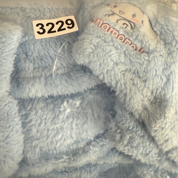 Cinnamoroll by Sanrio Women's 3X Blue Fuzzy Sleep Lounge Shorts New with Tags - Picture 8 of 8